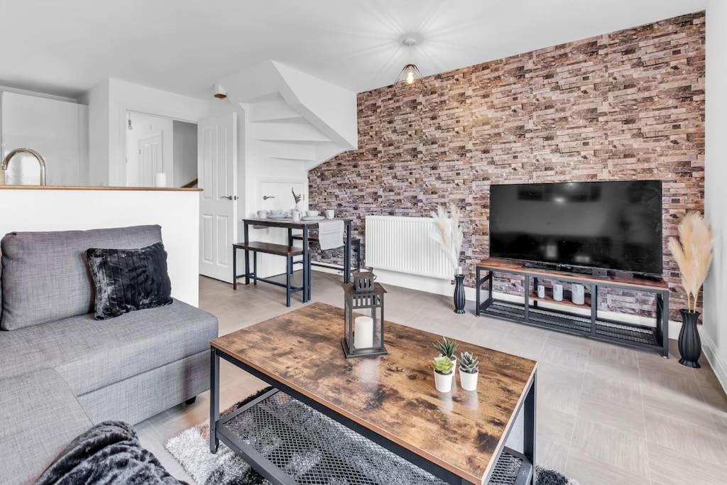 Beautiful 5 Bedroom Home In The City Centre With Gated Parking 버밍엄 외부 사진