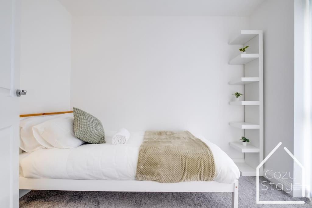 Beautiful 5 Bedroom Home In The City Centre With Gated Parking 버밍엄 외부 사진