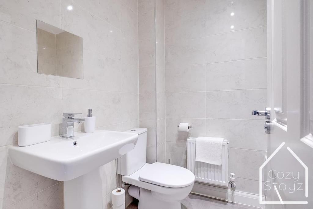 Beautiful 5 Bedroom Home In The City Centre With Gated Parking 버밍엄 외부 사진